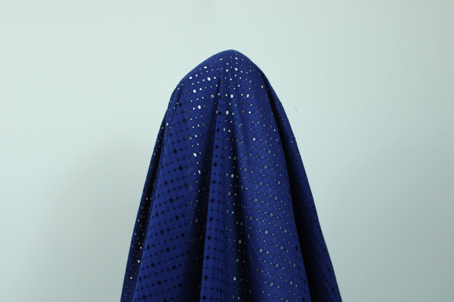 Tissu broderie anglaise - bleu nuit - photo 3/5 | So Tissus