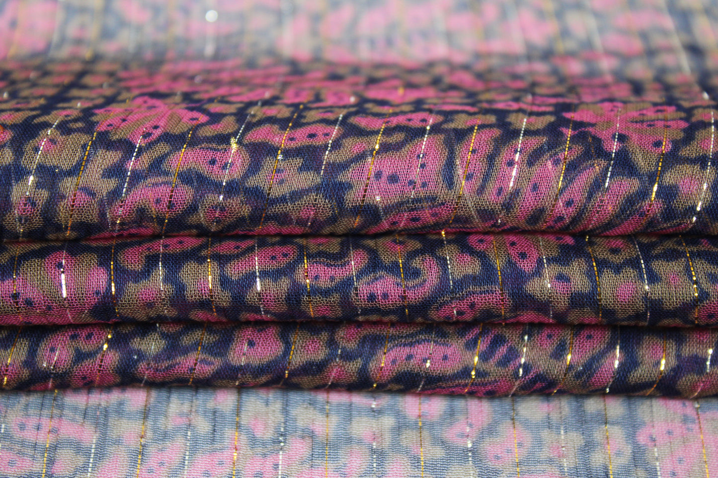 Tissu mousseline viscose - imprimé tacheté - ton mauve - photo 2/5 | So Tissus