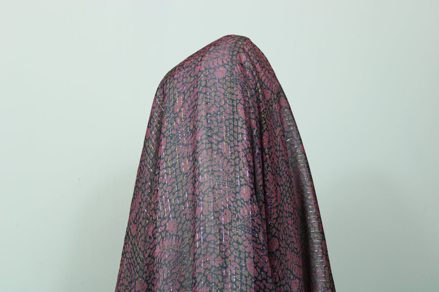 Tissu mousseline viscose - imprimé tacheté - ton mauve - photo 3/5 | So Tissus