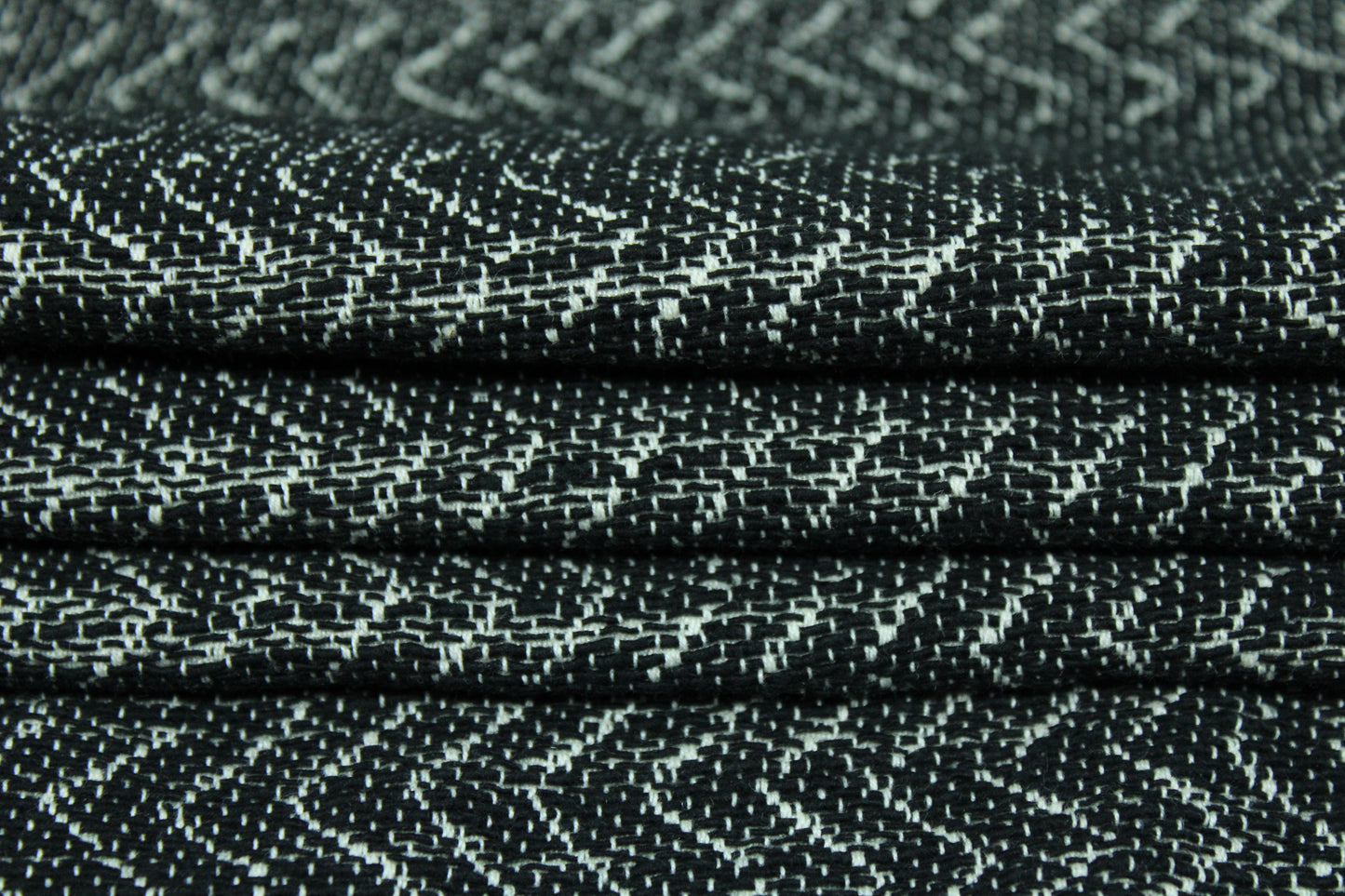 Tissu brocart - motif chevron - noir et blanc - photo 2/5 | So Tissus