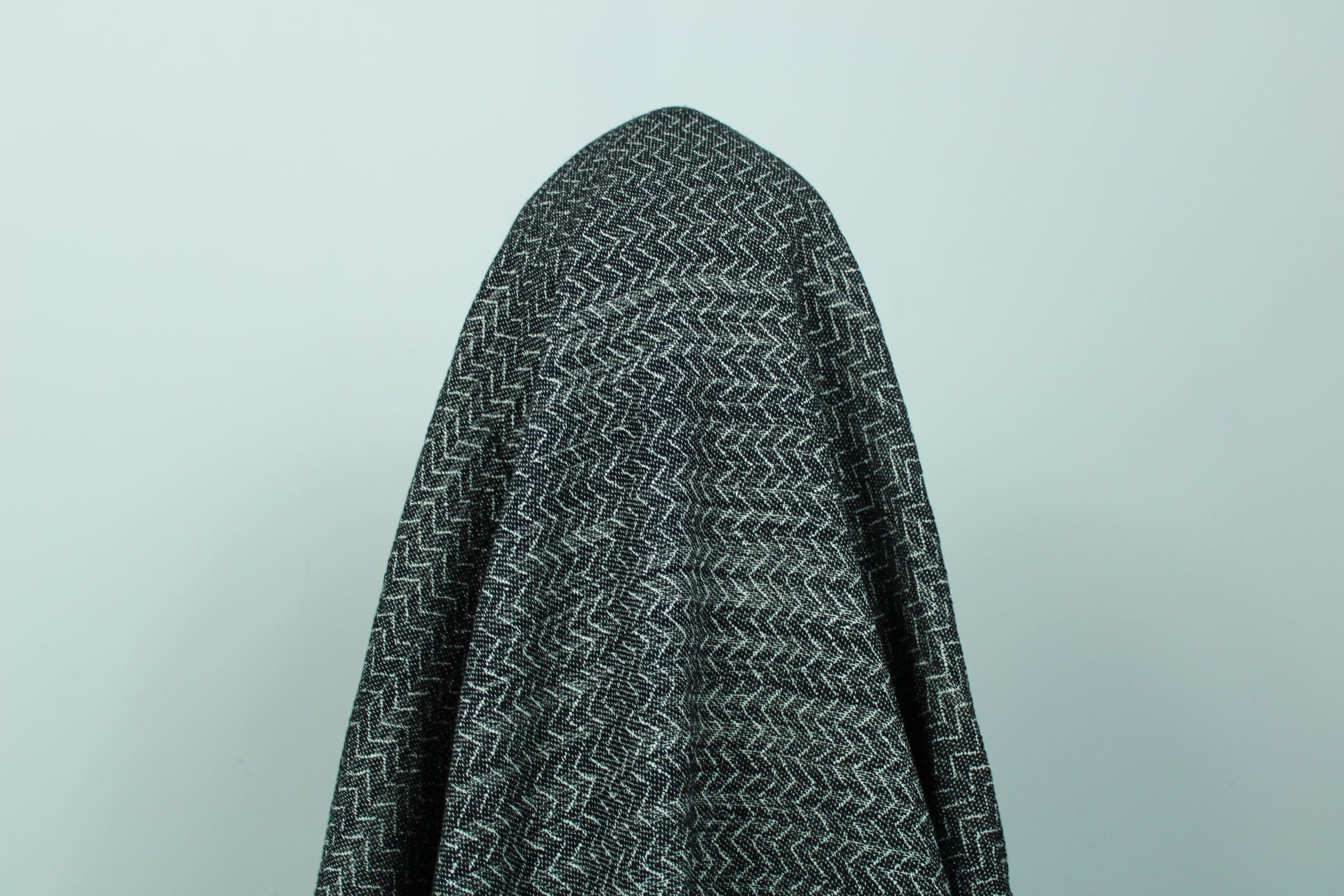 Tissu brocart - motif chevron - noir et blanc - photo 3/5 | So Tissus
