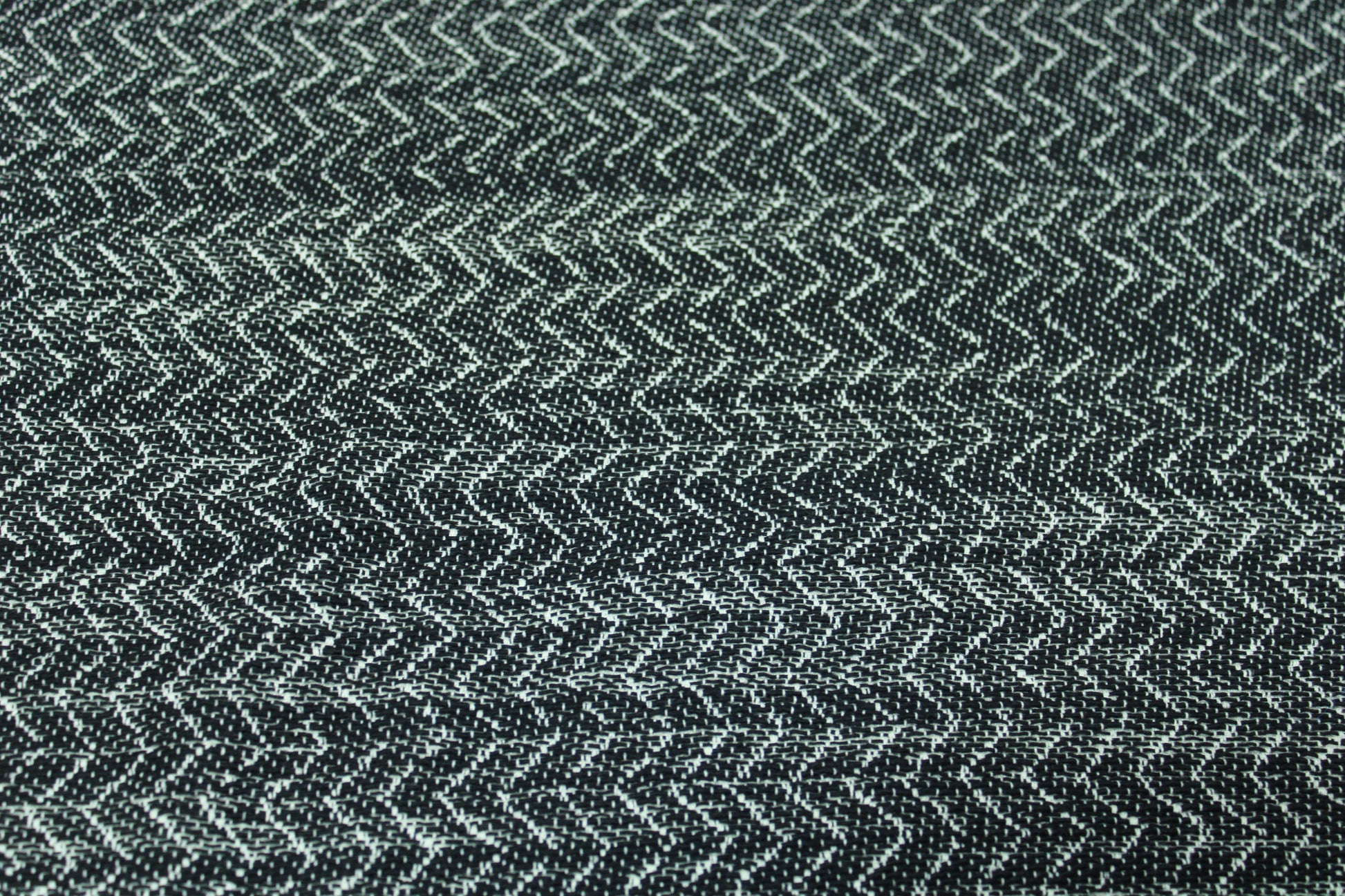 Tissu brocart - motif chevron - noir et blanc - photo 4/5 | So Tissus