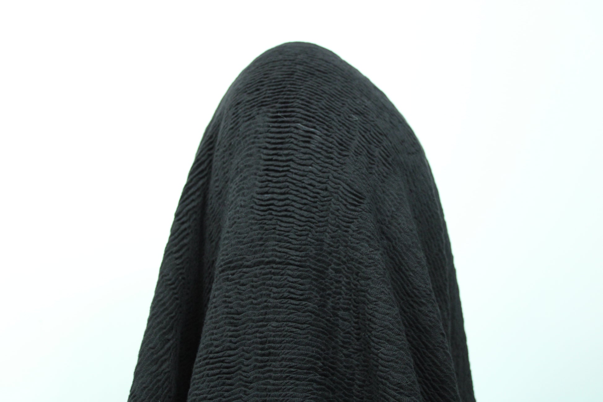 Tissu maille gaufré - noir - photo 3/5 | So Tissus