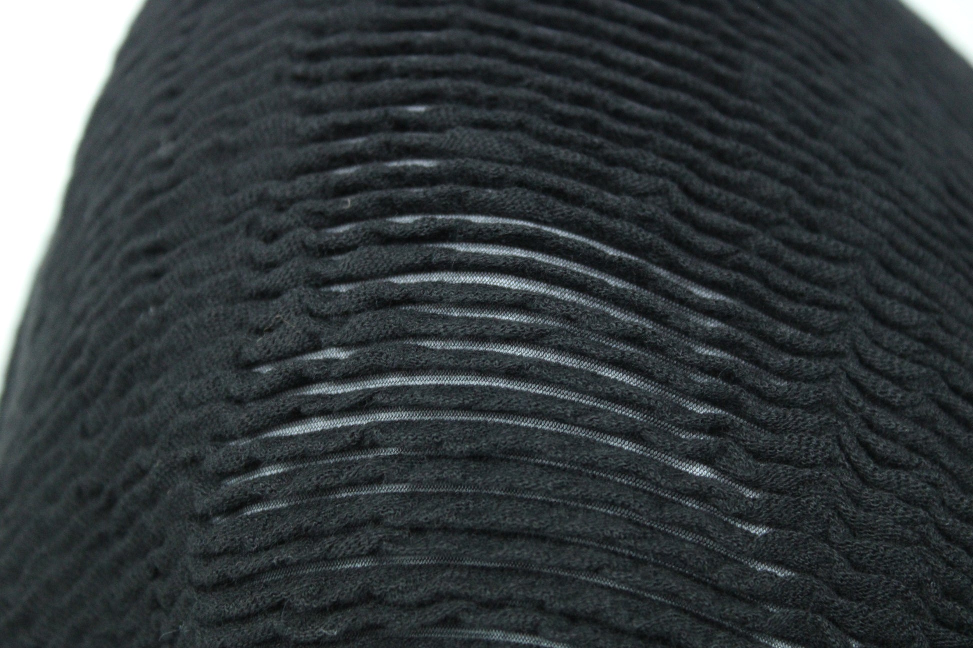 Tissu maille gaufré - noir - photo 4/5 | So Tissus