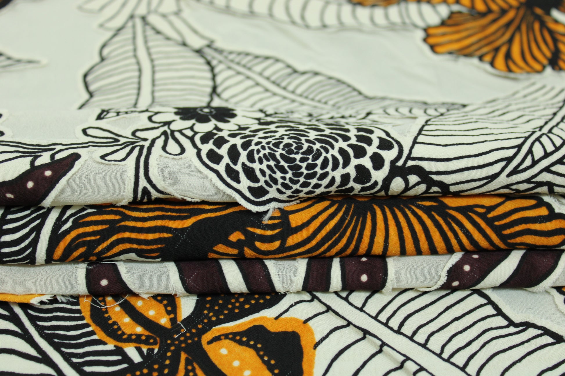 Tissu crêpe viscose dévoré - imprimé grosses fleurs - photo 2/6 | So Tissus