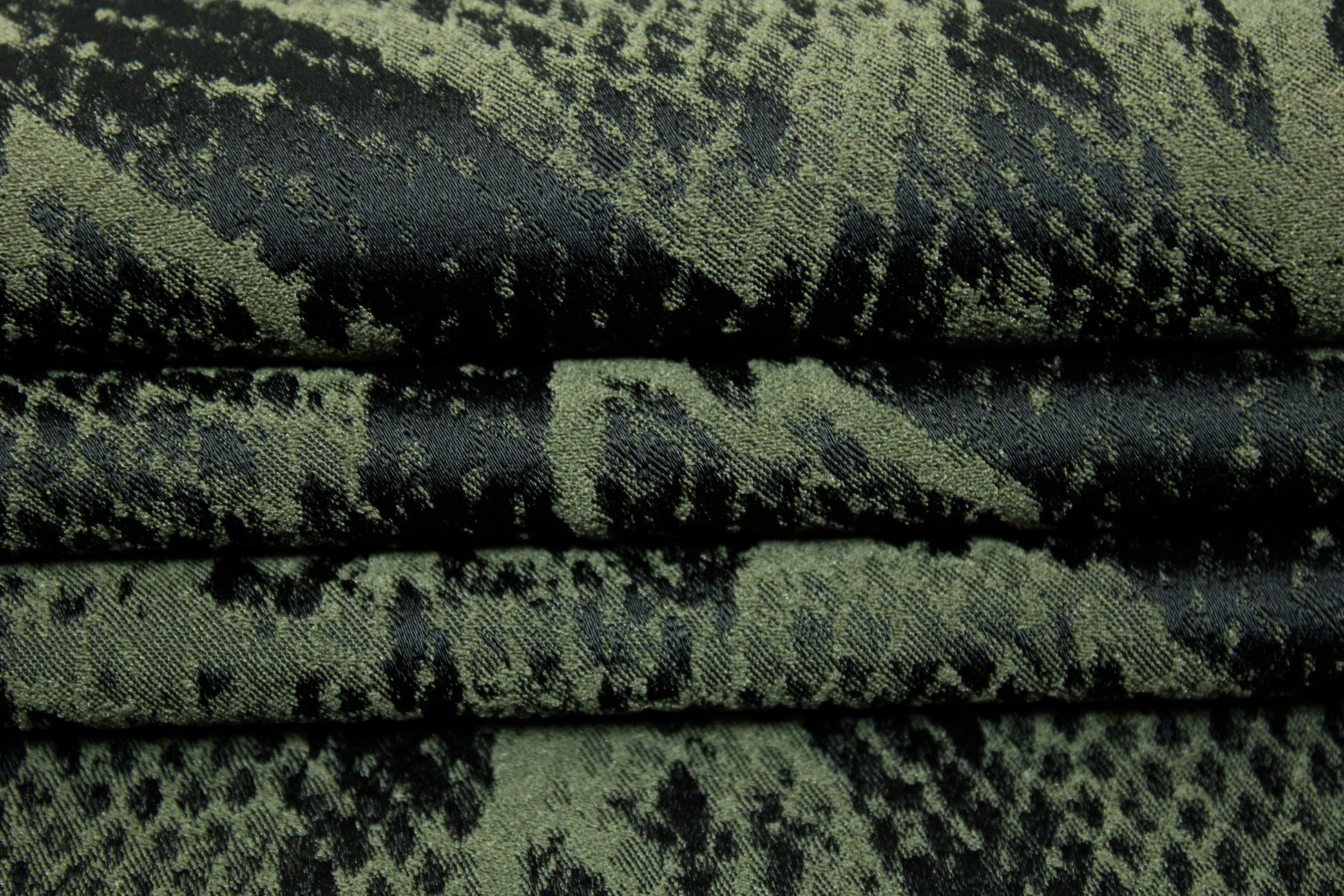 Tissu crêpe stretch - imprimé reptile - kaki et noir - photo 2/5 | So Tissus