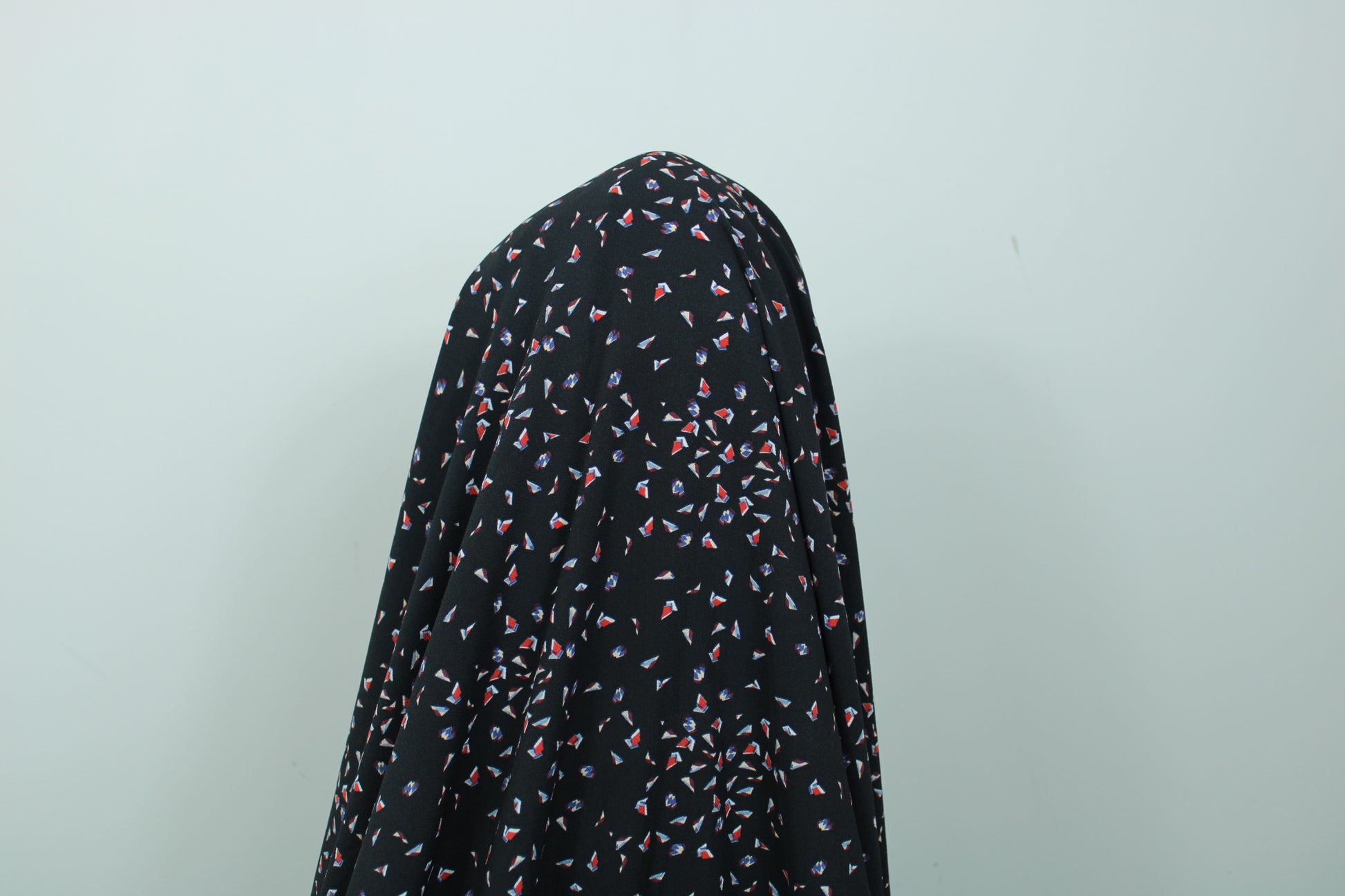 Tissu crêpe - imprimé géométrique - ton noir - photo 3/5 | So Tissus