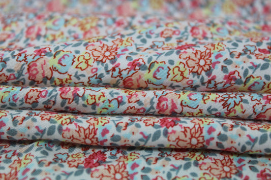 Tissu javanaise de viscose - imprimé petites fleurs - photo 2/4 | So Tissus