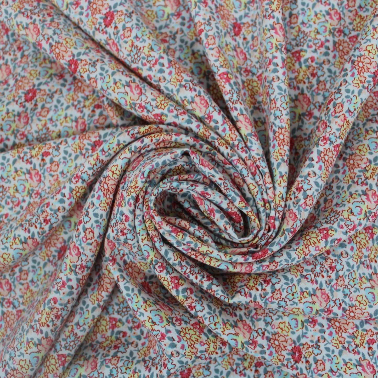 Tissu javanaise de viscose - imprimé petites fleurs - photo 1/4 | So Tissus