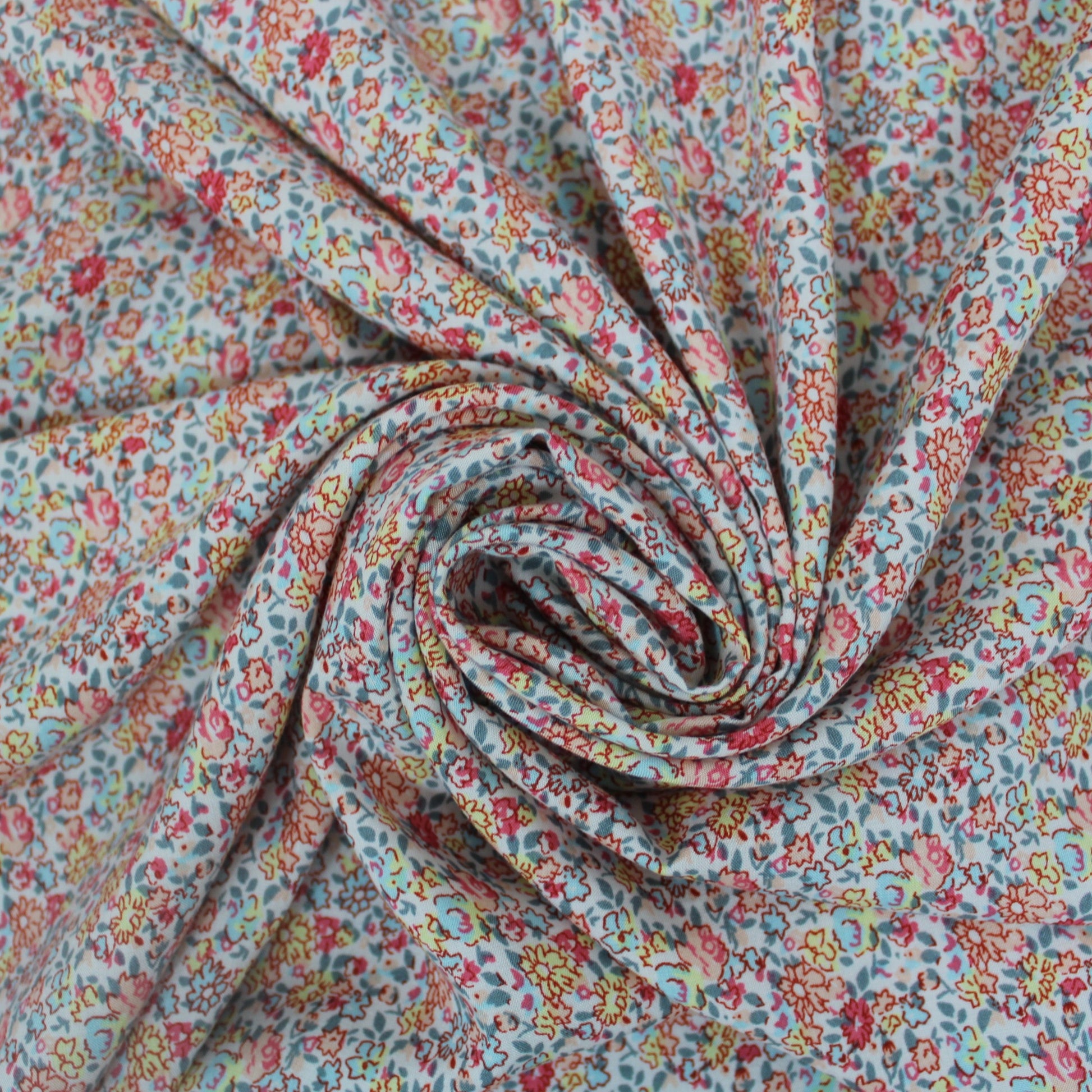 Tissu javanaise de viscose - imprimé petites fleurs - photo 1/4 | So Tissus