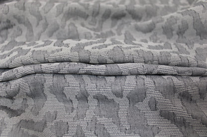 Tissu brocart - motif tâcheté - gris clair et blanc - photo 2/4 | So Tissus