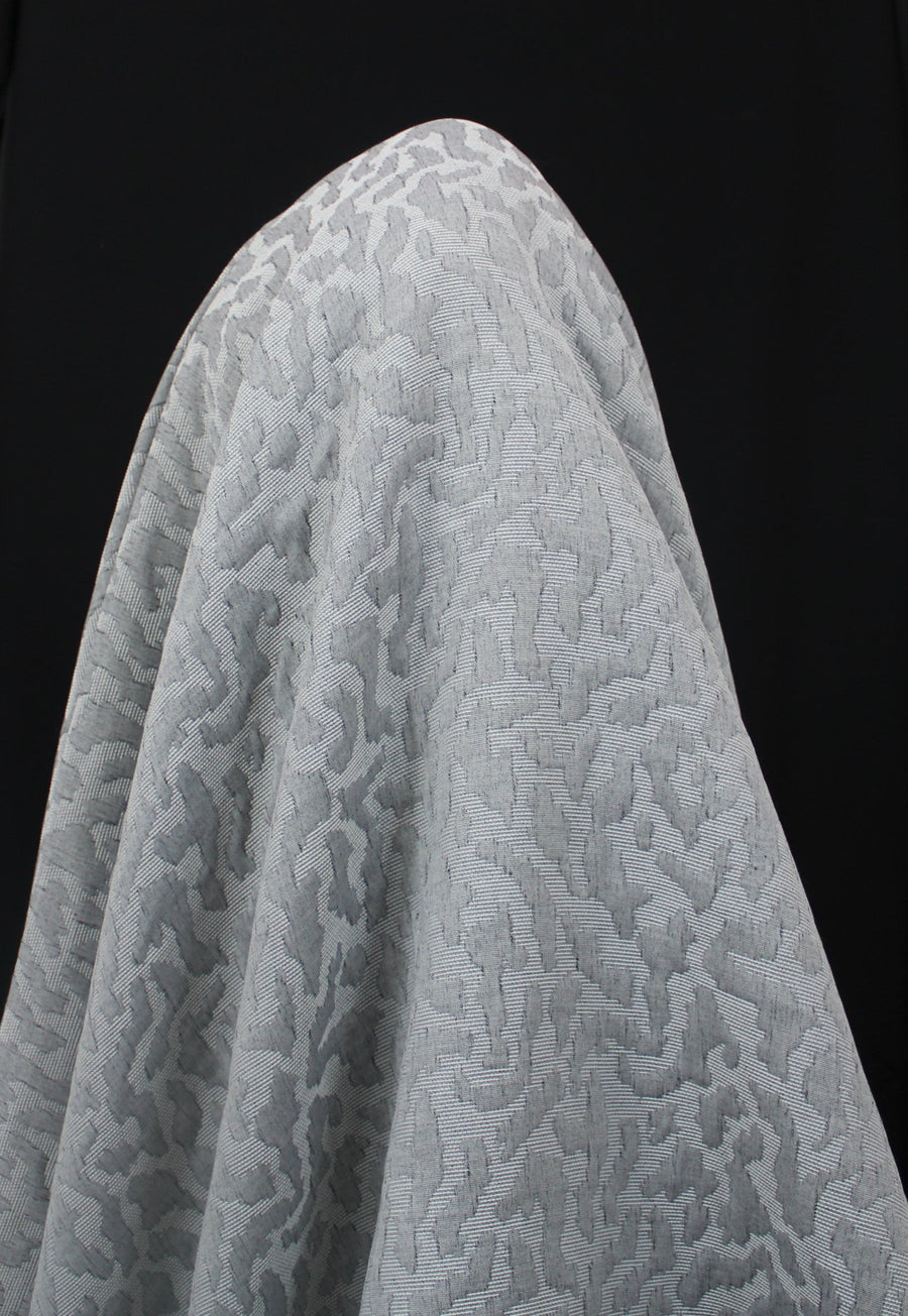 Tissu brocart - motif tâcheté - gris clair et blanc