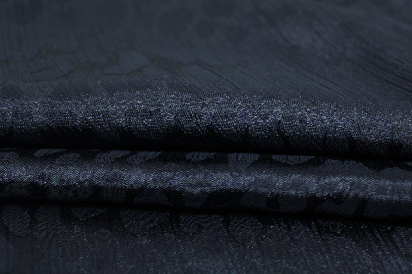 Tissu crêpon satin bleu marine - imprimé tâcheté - photo 2/4 | So Tissus