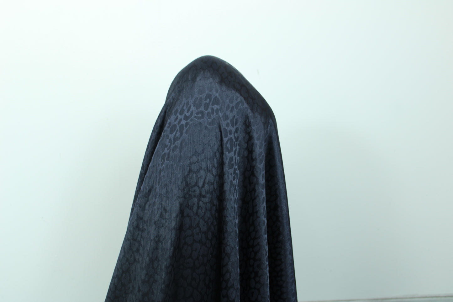 Tissu crêpon satin bleu marine - imprimé tâcheté - photo 3/4 | So Tissus