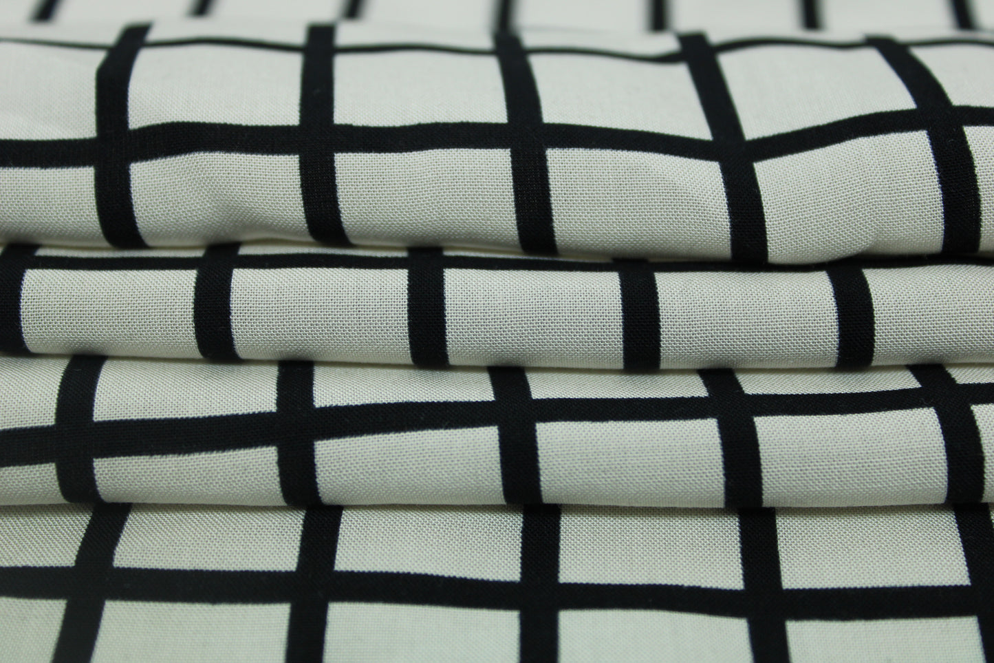 Tissu javanaise de viscose - à carreaux noir et blanc - photo 2/4 | So Tissus