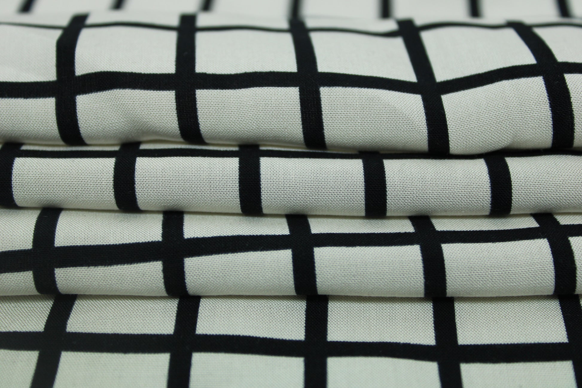 Tissu javanaise de viscose - à carreaux noir et blanc - photo 2/4 | So Tissus