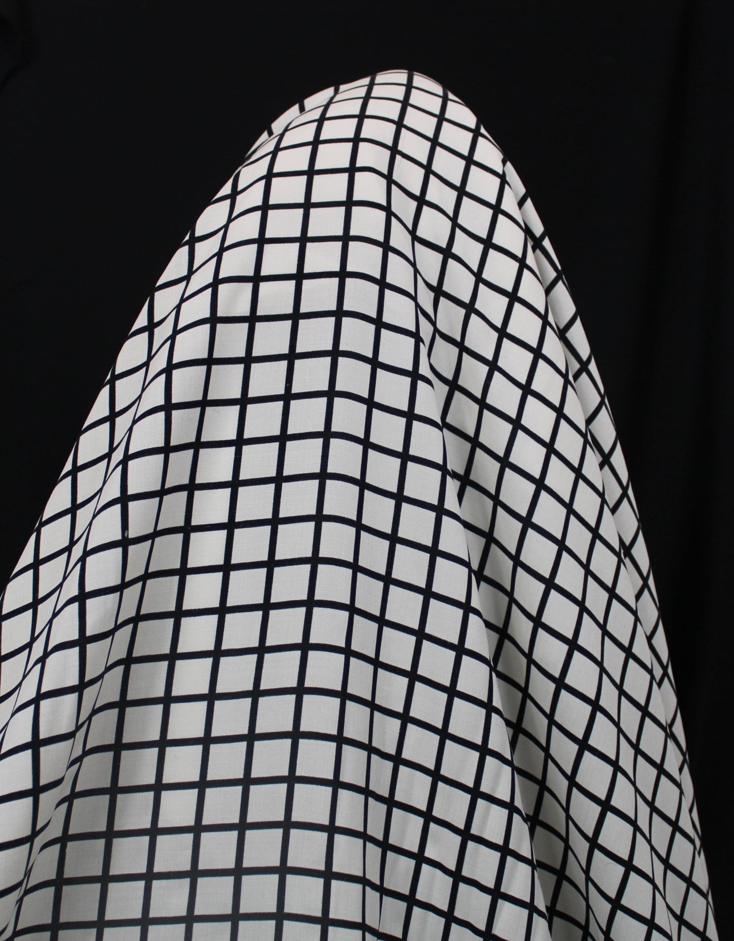 Tissu javanaise de viscose - à carreaux noir et blanc - photo 3/4 | So Tissus