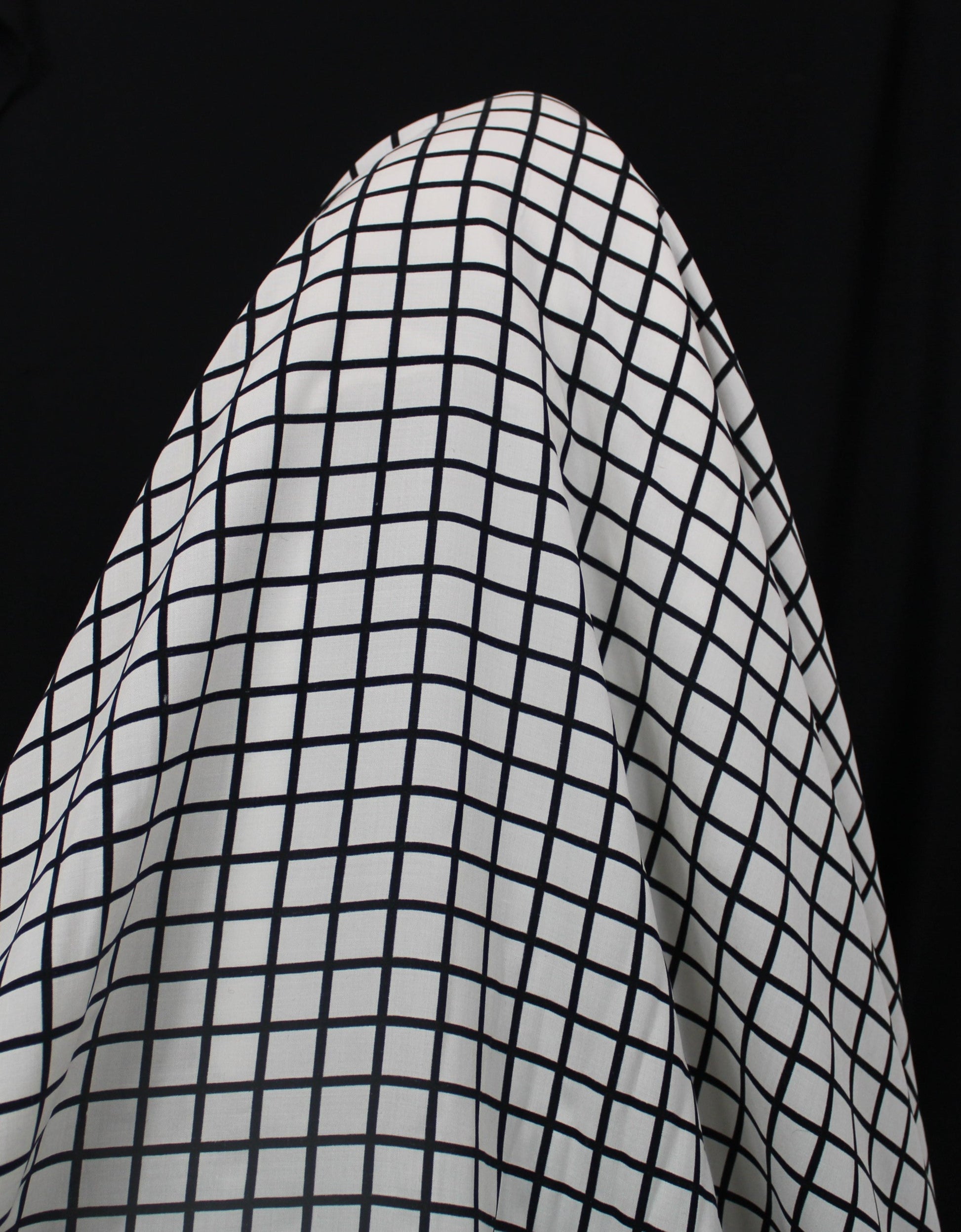 Tissu javanaise de viscose - à carreaux noir et blanc - photo 3/4 | So Tissus