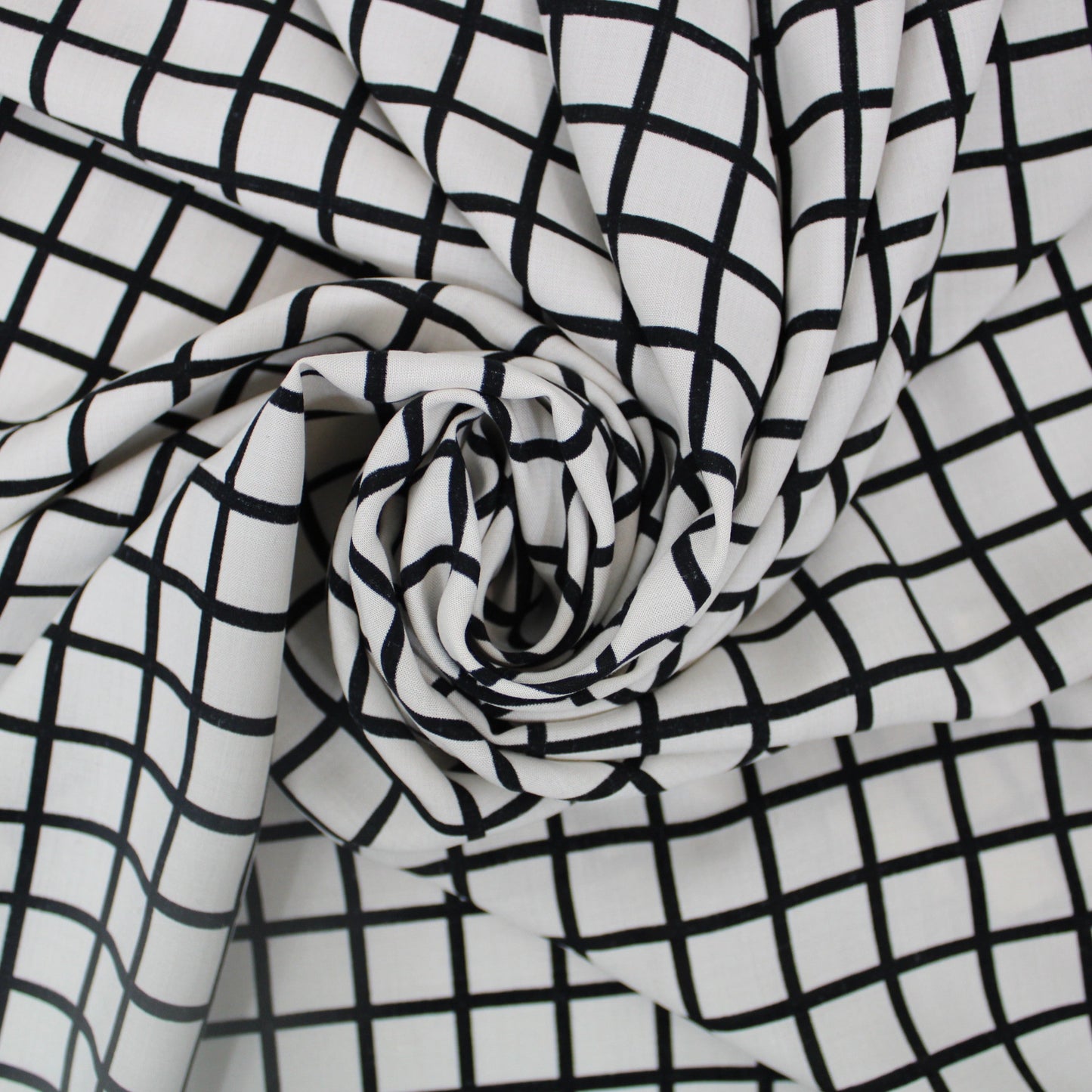 Tissu javanaise de viscose - à carreaux noir et blanc - photo 1/4 | So Tissus