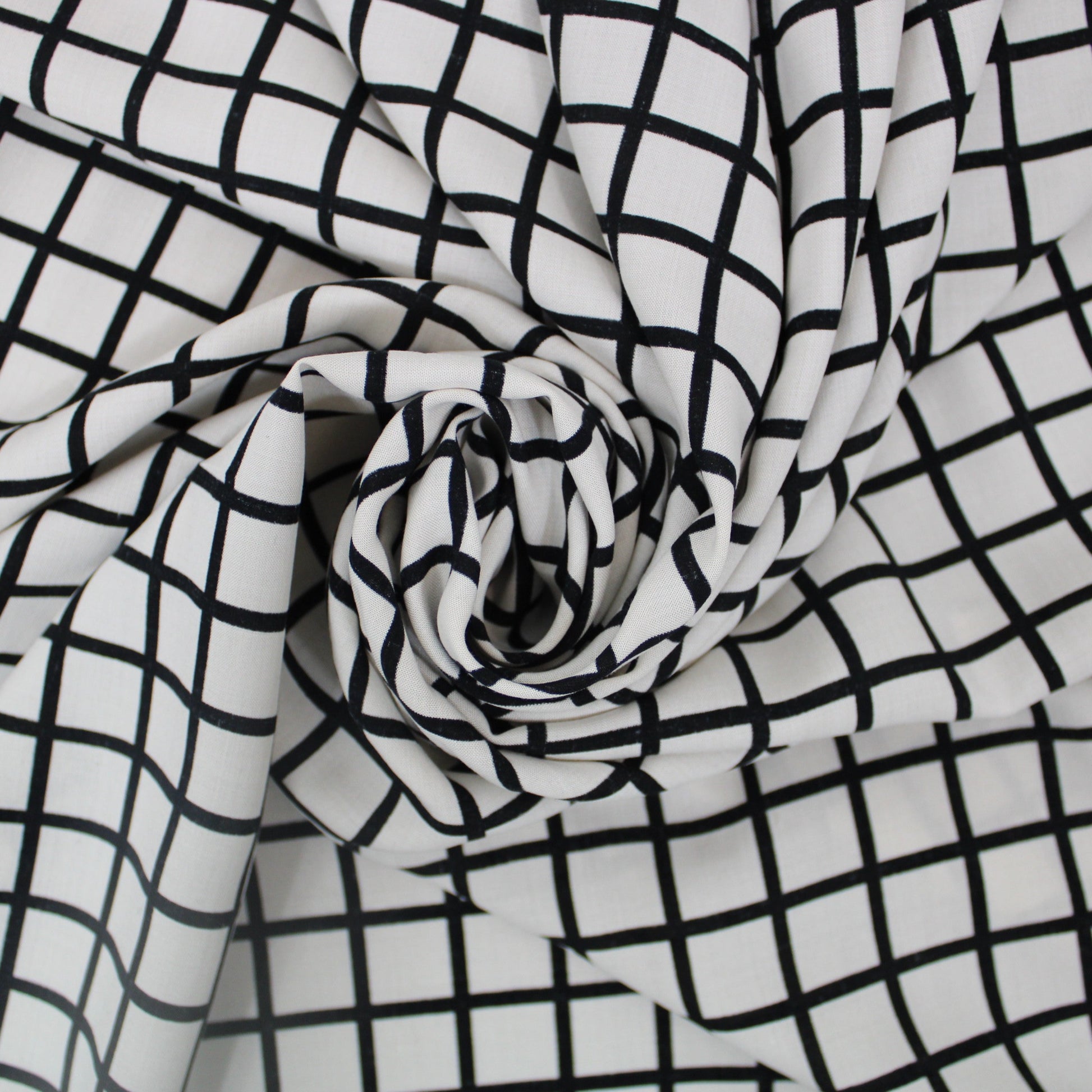 Tissu javanaise de viscose - à carreaux noir et blanc - photo 1/4 | So Tissus
