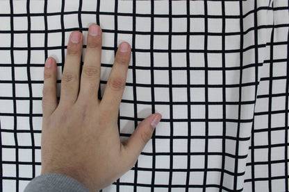 Tissu javanaise de viscose - à carreaux noir et blanc - photo 4/4 | So Tissus