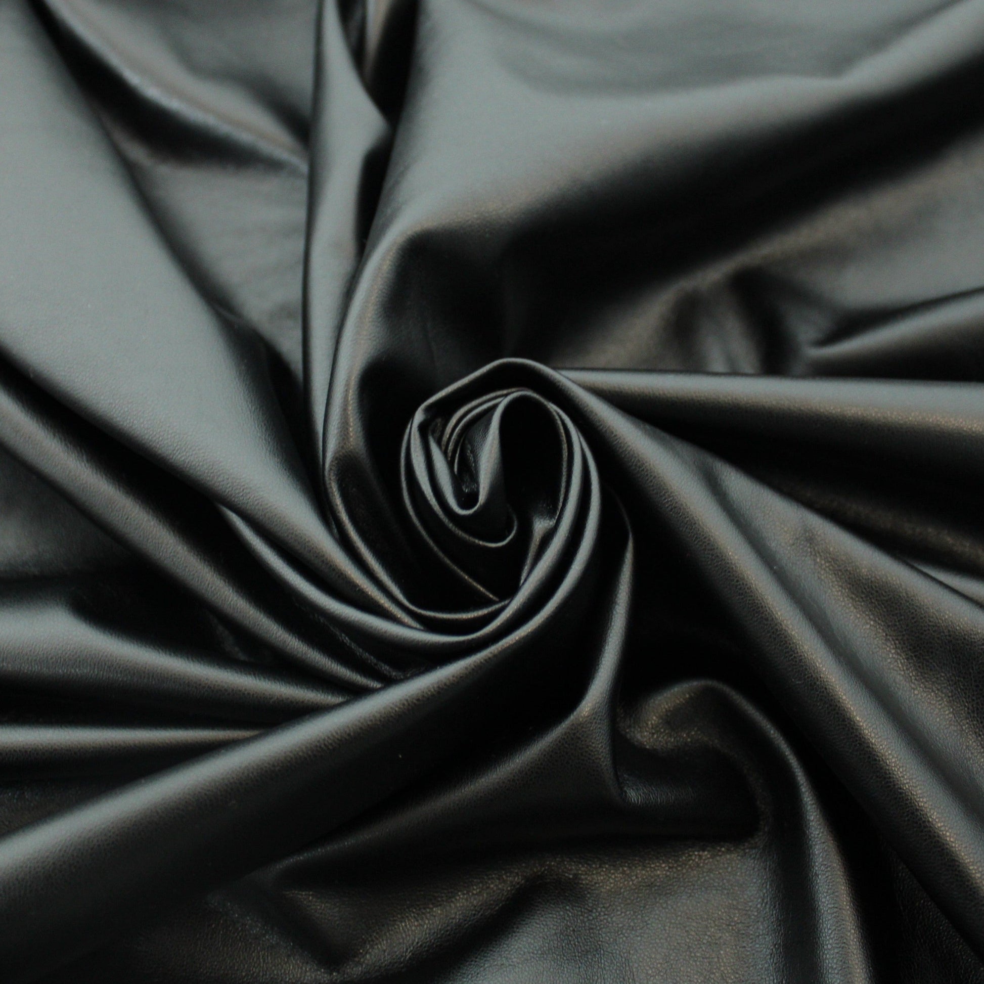 Tissu simili cuir - noir - photo 1/4 | So Tissus