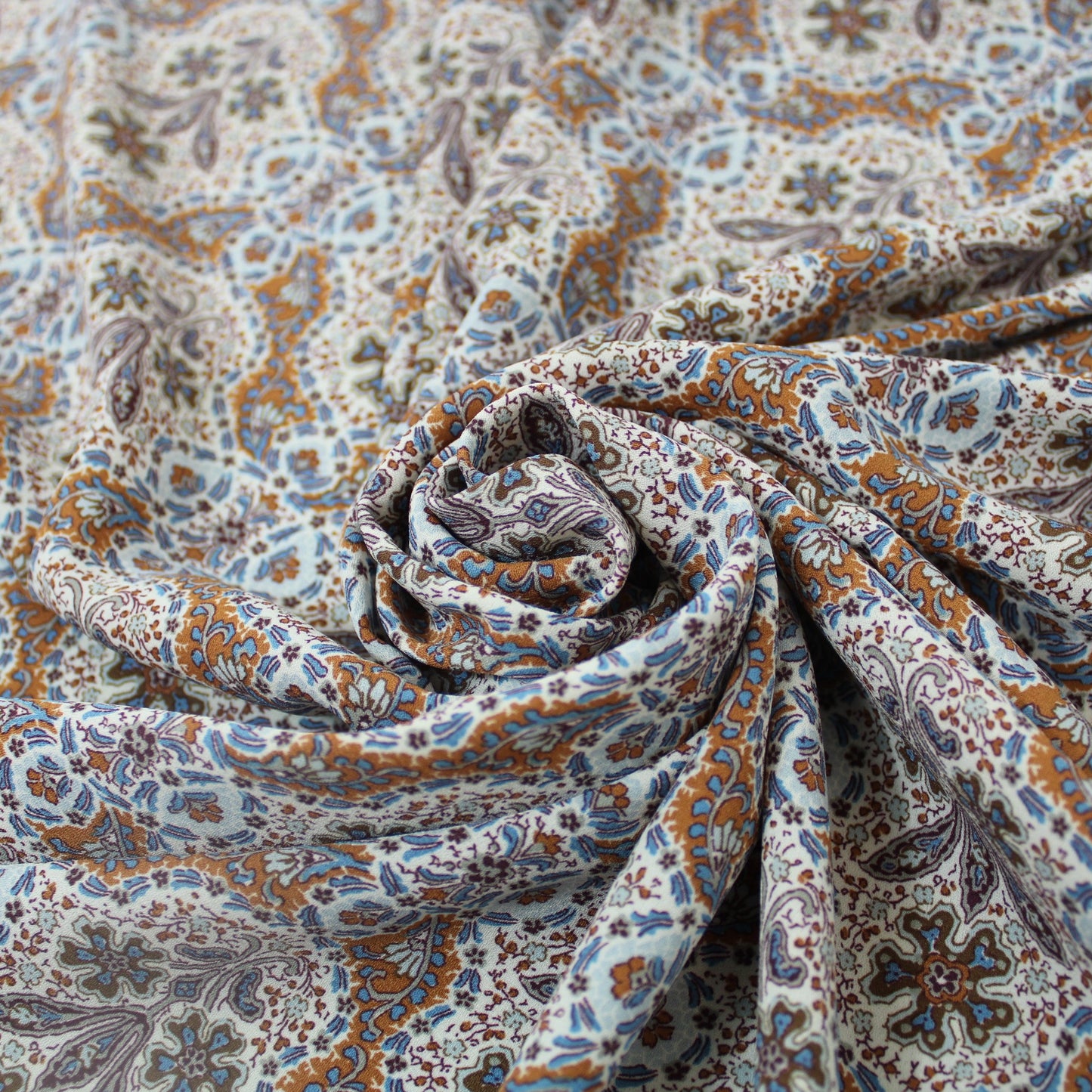 Tissu crêpe - imprimé cachemire fleuri - photo 1/5 | So Tissus