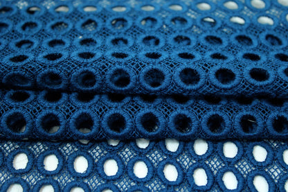 Tissu guipure à motif géométrique - bleu canard - photo 2/5 | So Tissus