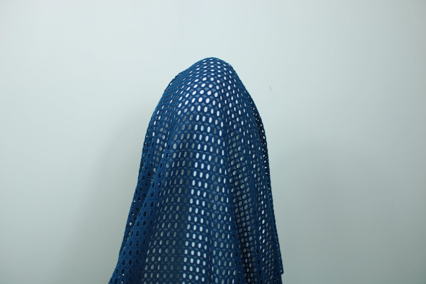 Tissu guipure à motif géométrique - bleu canard - photo 3/5 | So Tissus