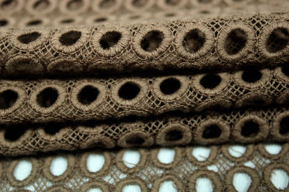 Tissu guipure à motif géométrique - châtaigne - photo 2/6 | So Tissus