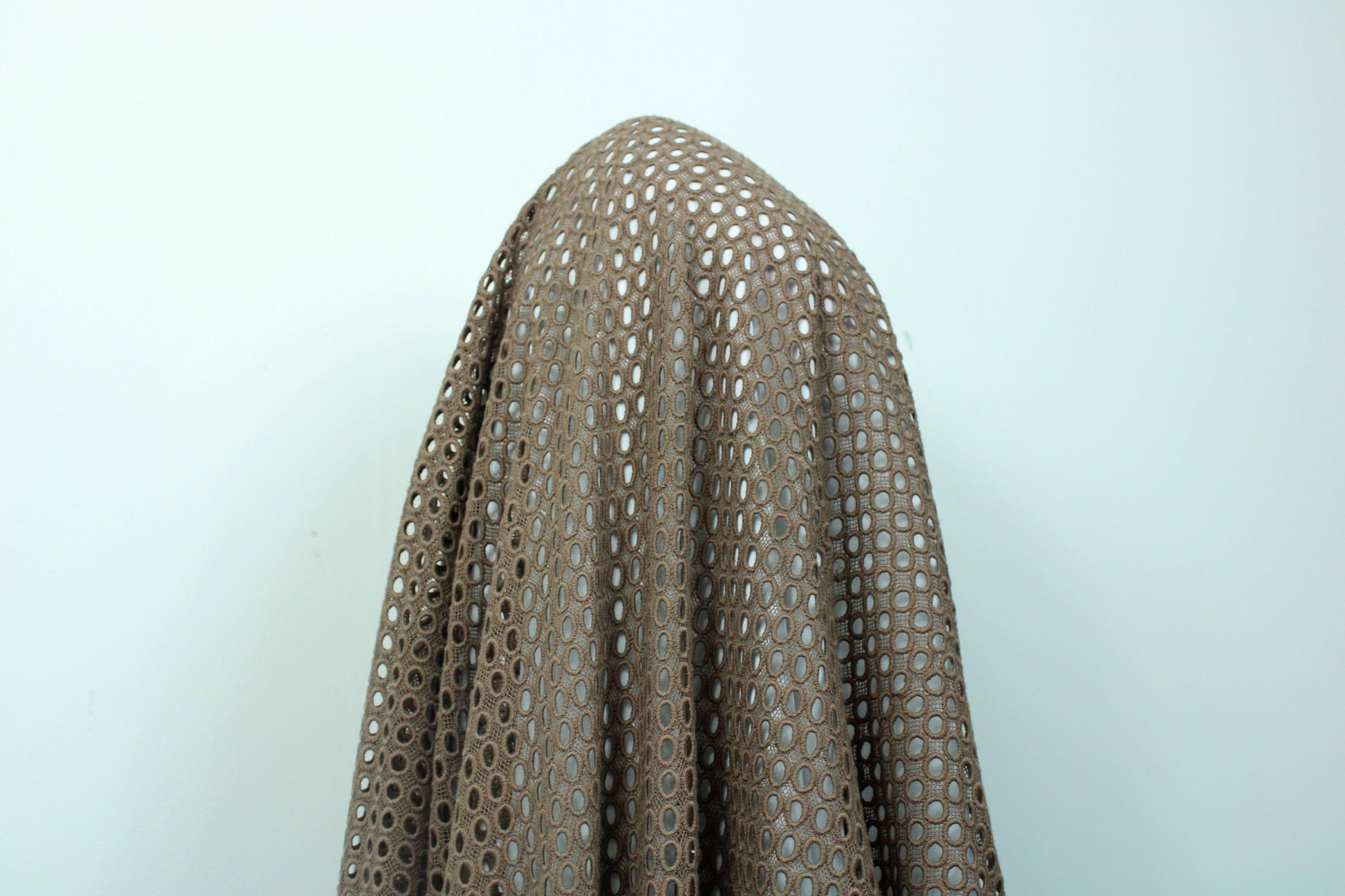 Tissu guipure à motif géométrique - châtaigne - photo 3/6 | So Tissus
