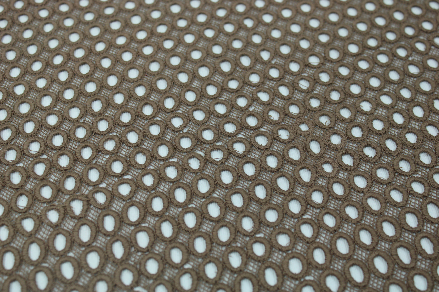 Tissu guipure à motif géométrique - châtaigne - photo 5/6 | So Tissus