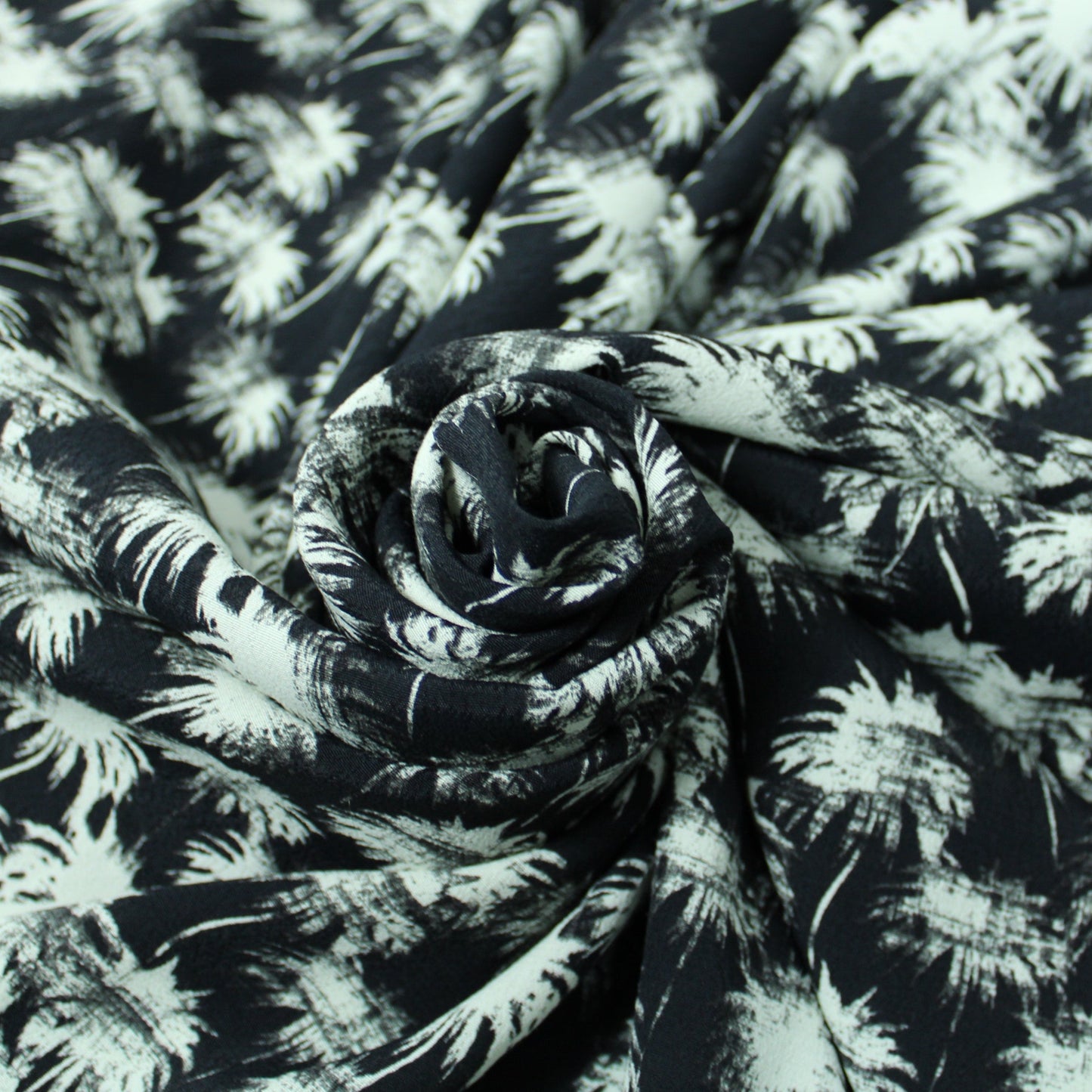 Tissu crêpe viscose - imprimé palmiers - photo 1/5 | So Tissus