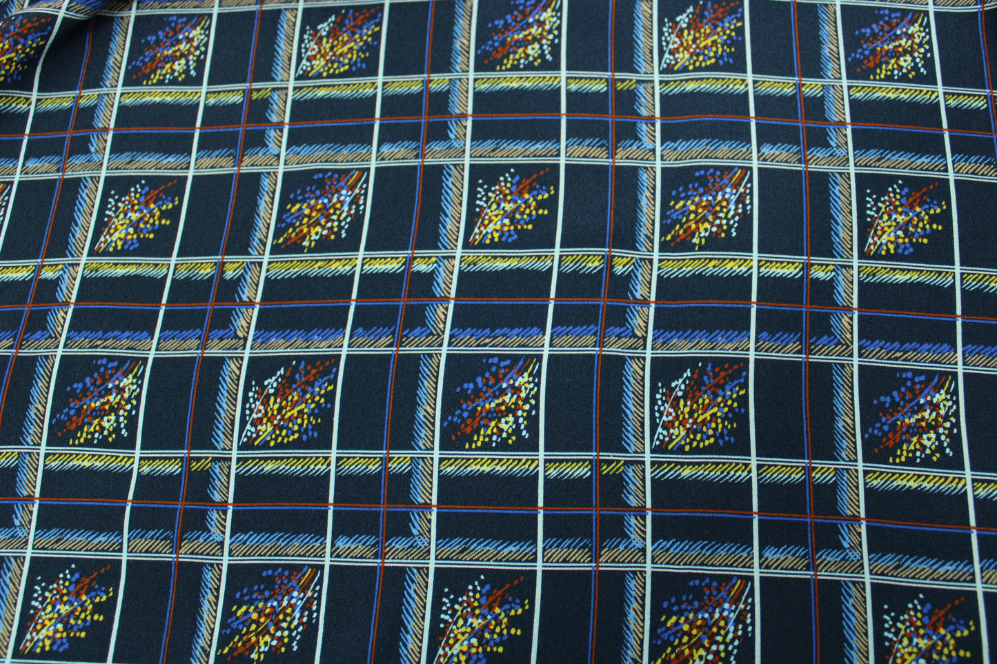 Tissu crêpe viscose - à carreaux - ton bleu marine - photo 4/5 | So Tissus