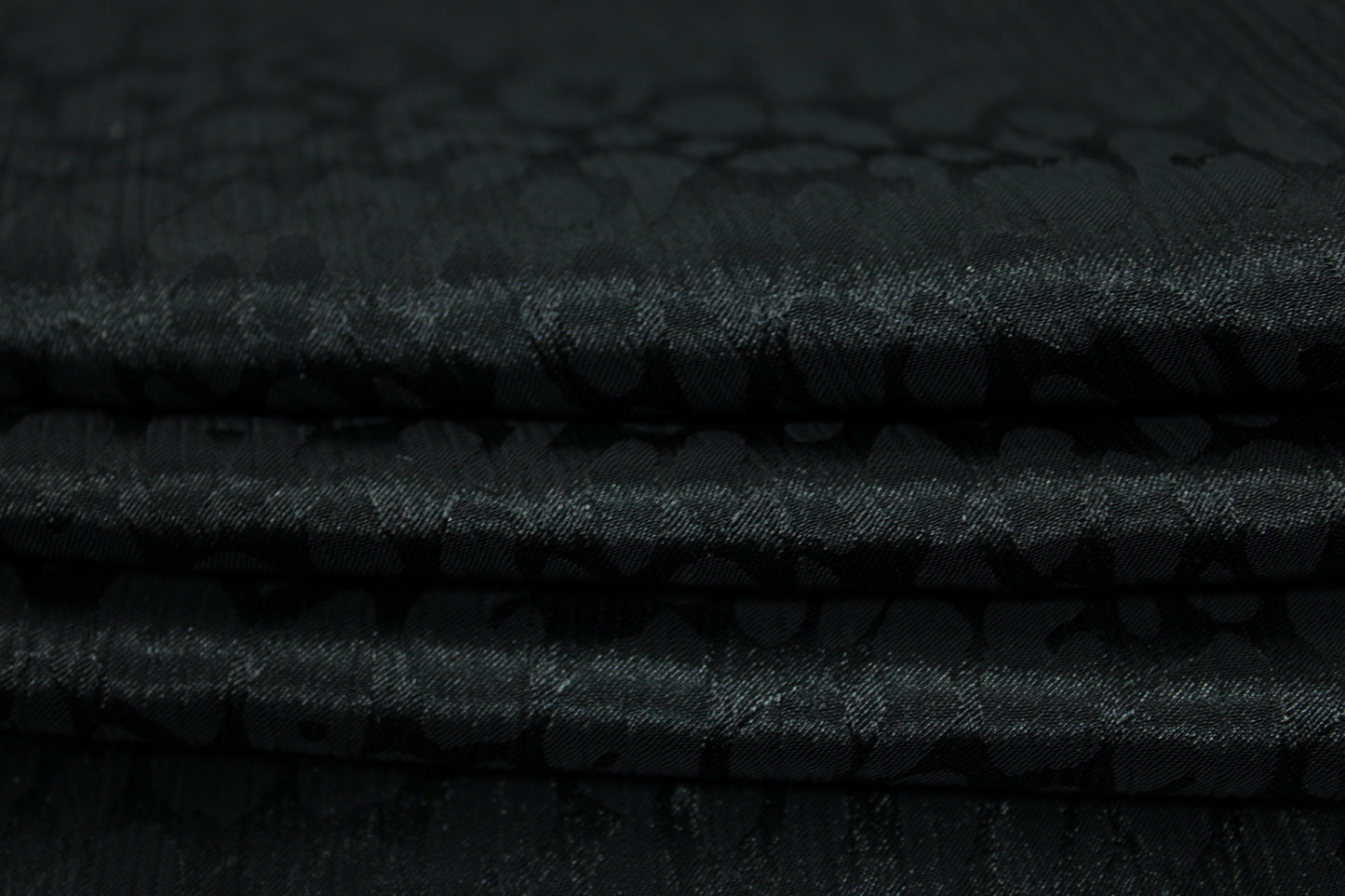 Tissu crêpon satin noir - imprimé tâcheté - photo 2/4 | So Tissus