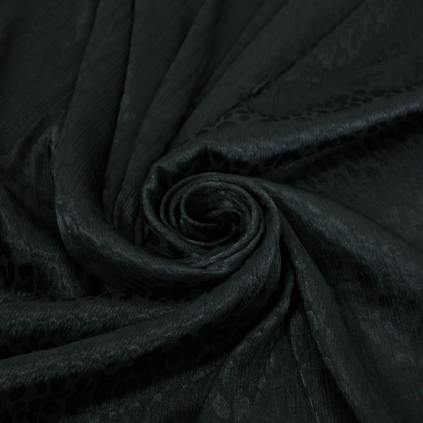 Tissu crêpon satin noir - imprimé tâcheté - photo 1/4 | So Tissus