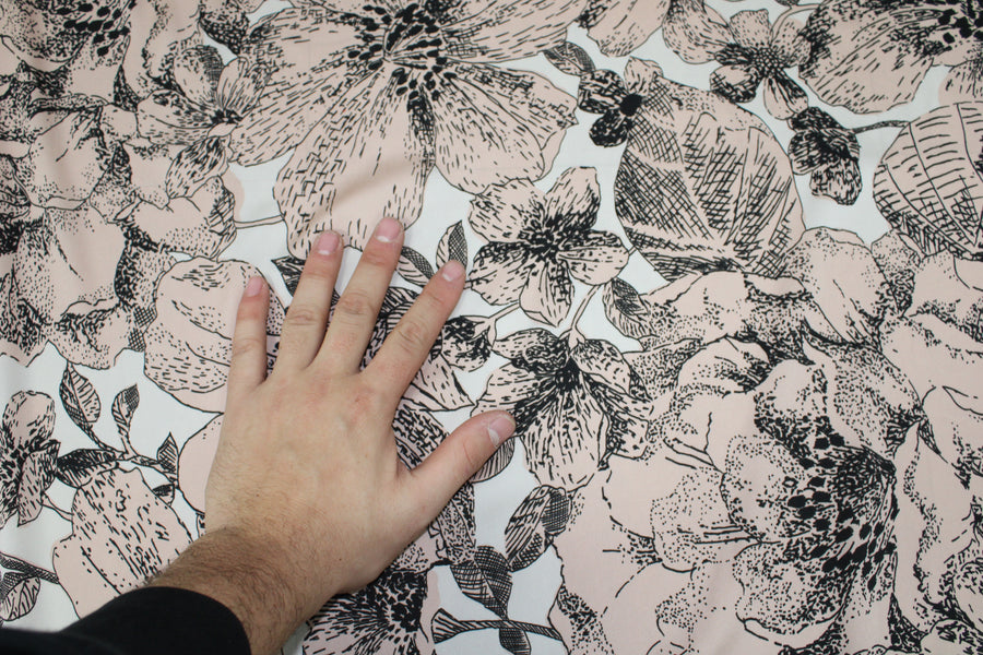 Tissu satin - imprimé grandes fleurs - ton nude