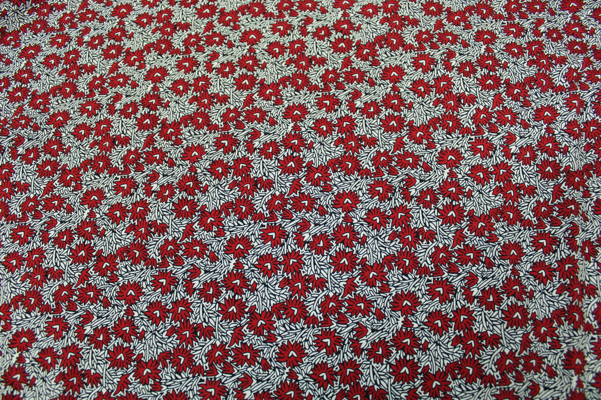 Tissu crêpe - imprimé fleur coeur - rouge, noir et  blanc - photo 5/5 | So Tissus