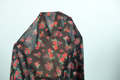 Tissu crêpe georgette  - imprimé petites fleurs rouges - photo 4/5 | So Tissus
