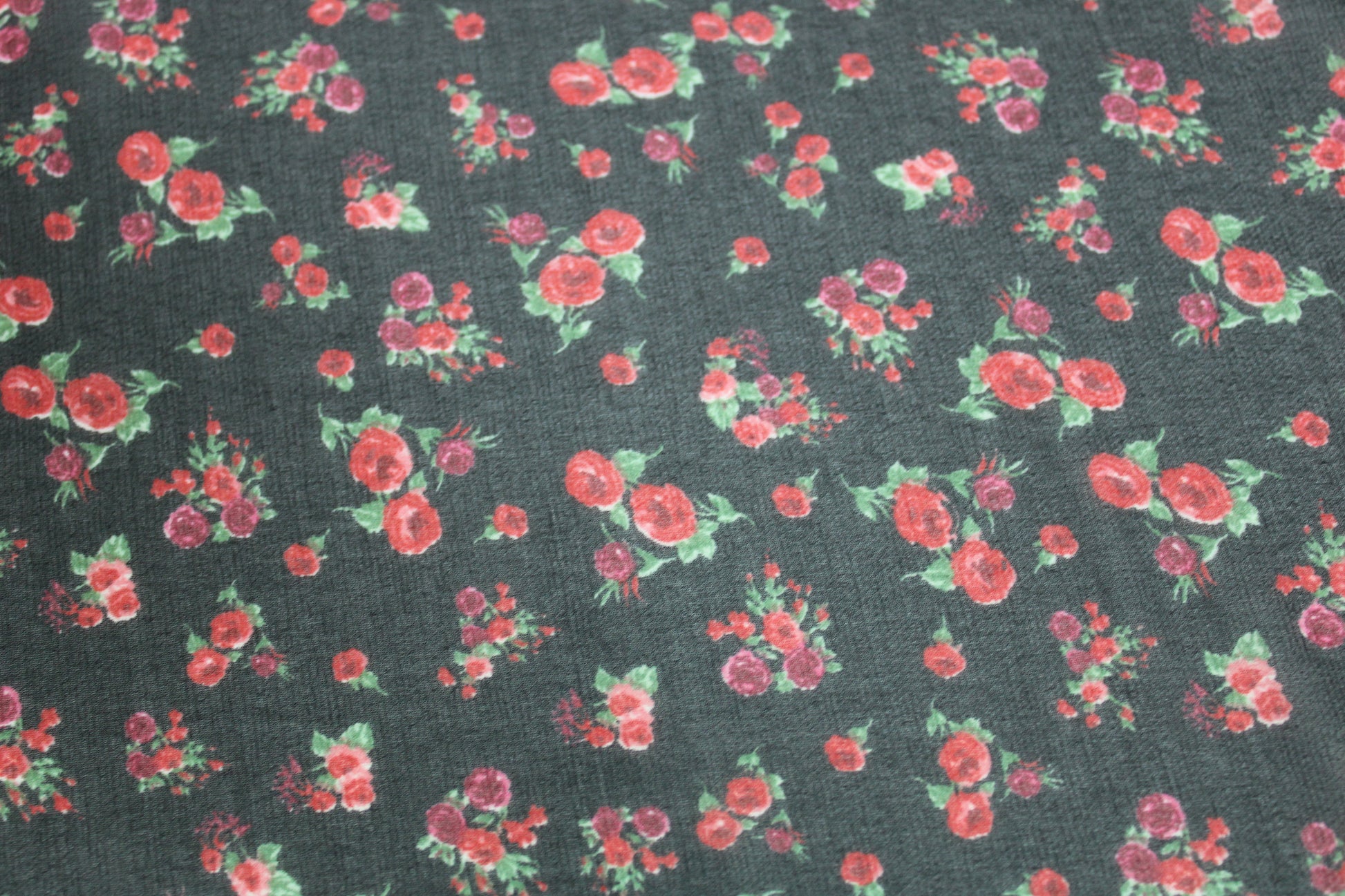 Tissu crêpe georgette  - imprimé petites fleurs rouges - photo 5/5 | So Tissus