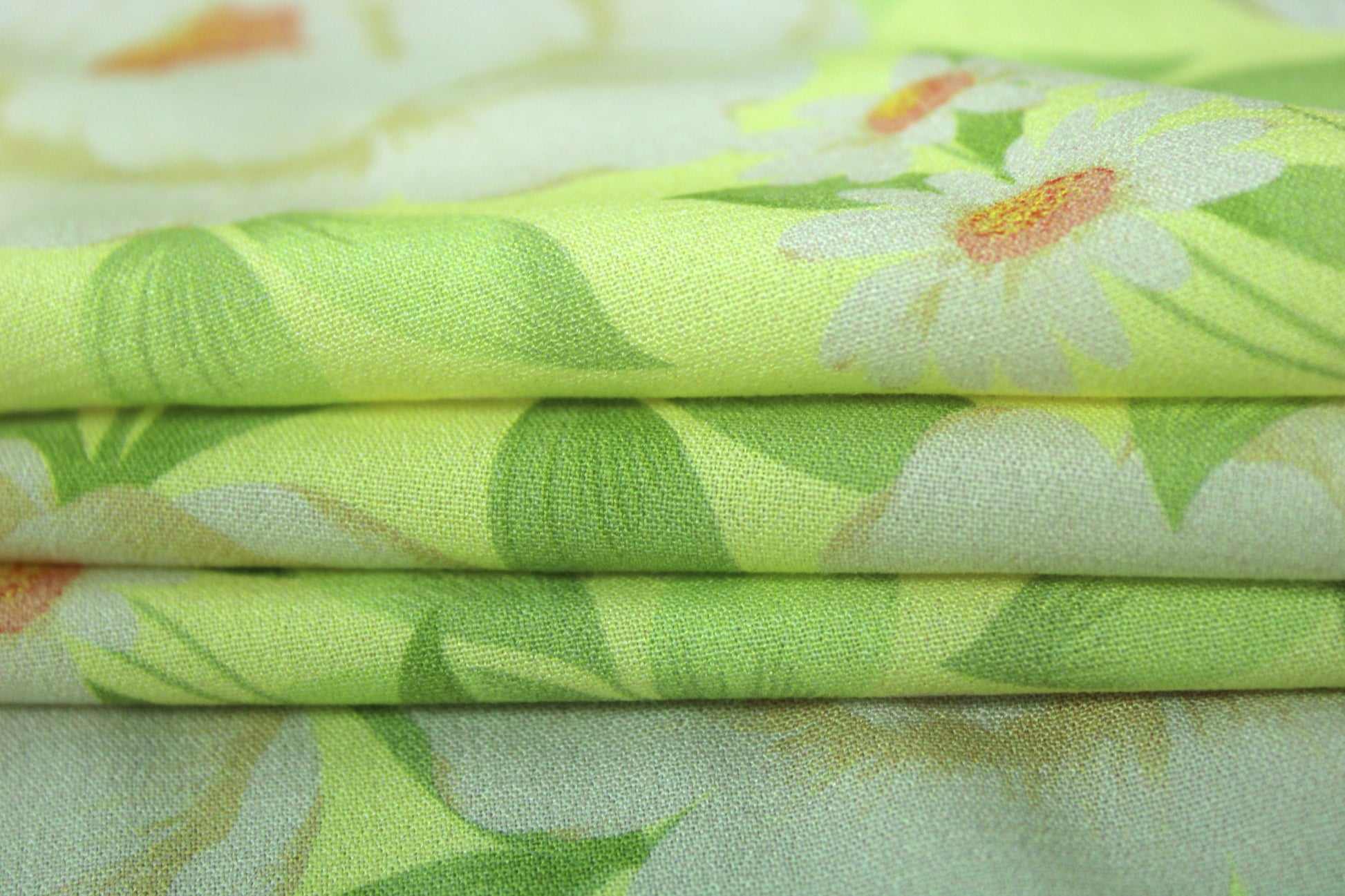 Tissu crêpe viscose - imprimé grandes fleurs blanches - photo 2/5 | So Tissus