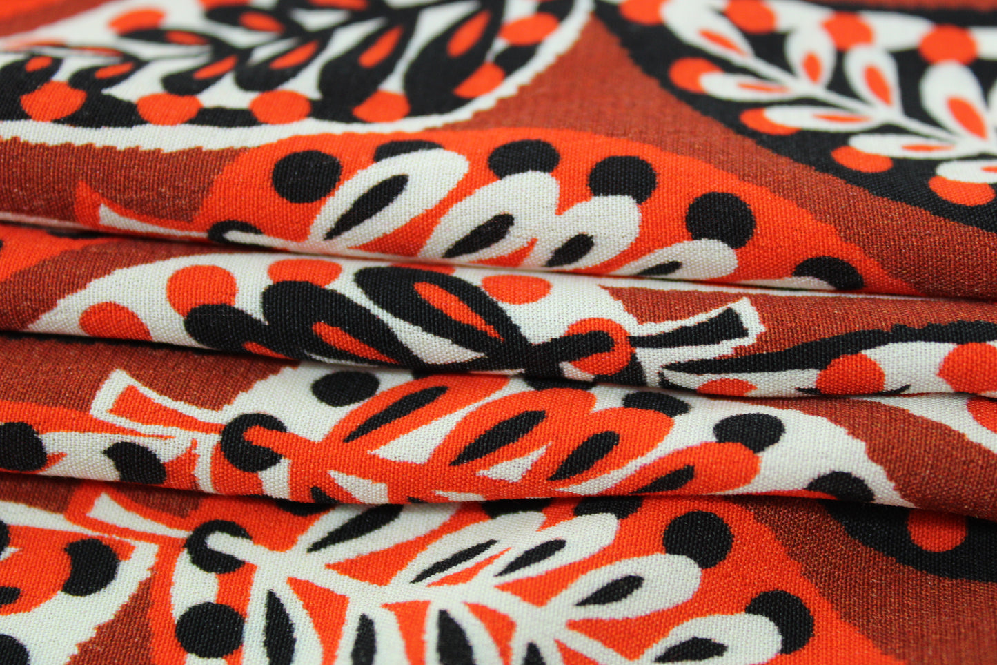 Tissu crêpe viscose - imprimé grandes feuilles abstraites - photo 2/5 | So Tissus