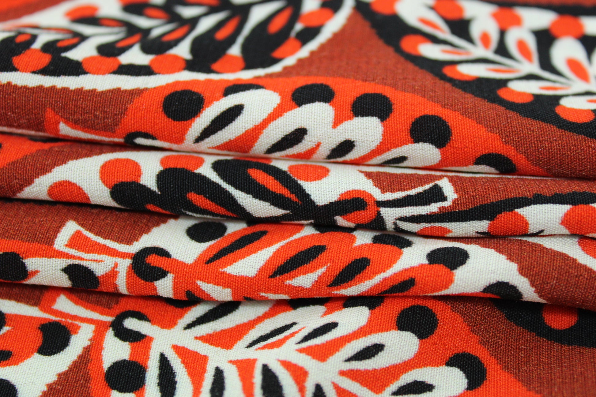 Tissu crêpe viscose - imprimé grandes feuilles abstraites - photo 2/5 | So Tissus