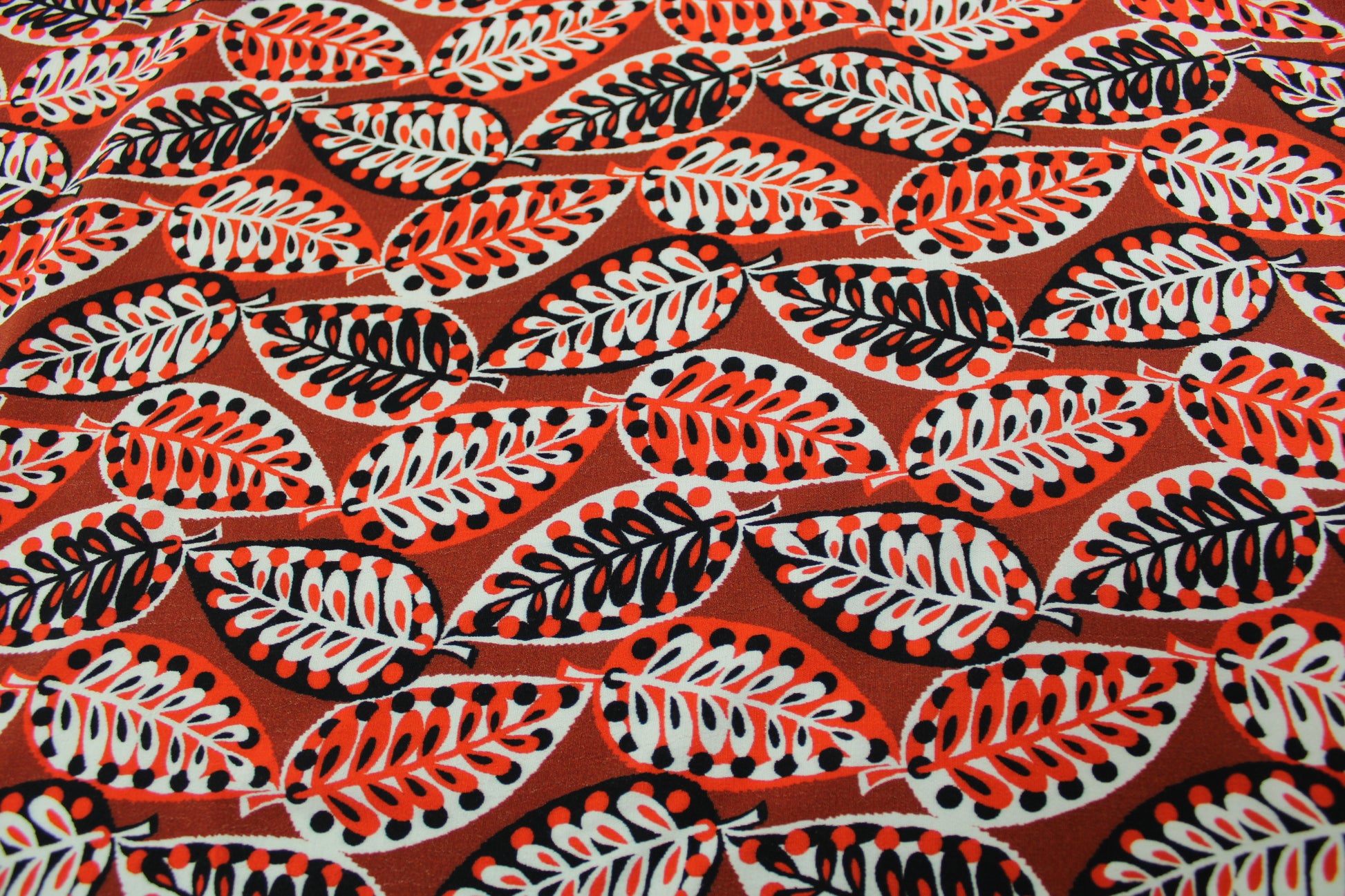 Tissu crêpe viscose - imprimé grandes feuilles abstraites - photo 4/5 | So Tissus