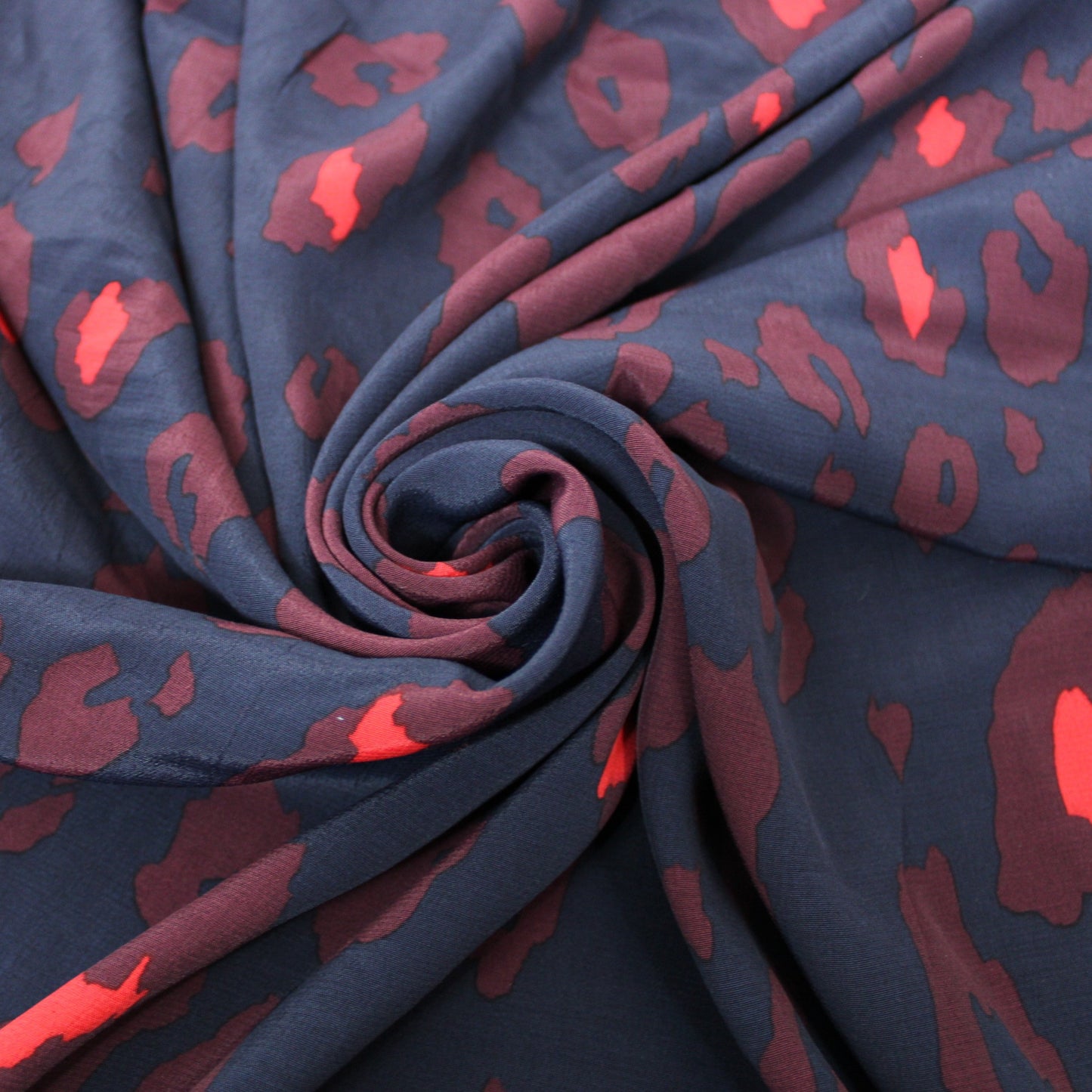 Tissu crêpe viscose - imprimé tâcheté - photo 1/4 | So Tissus
