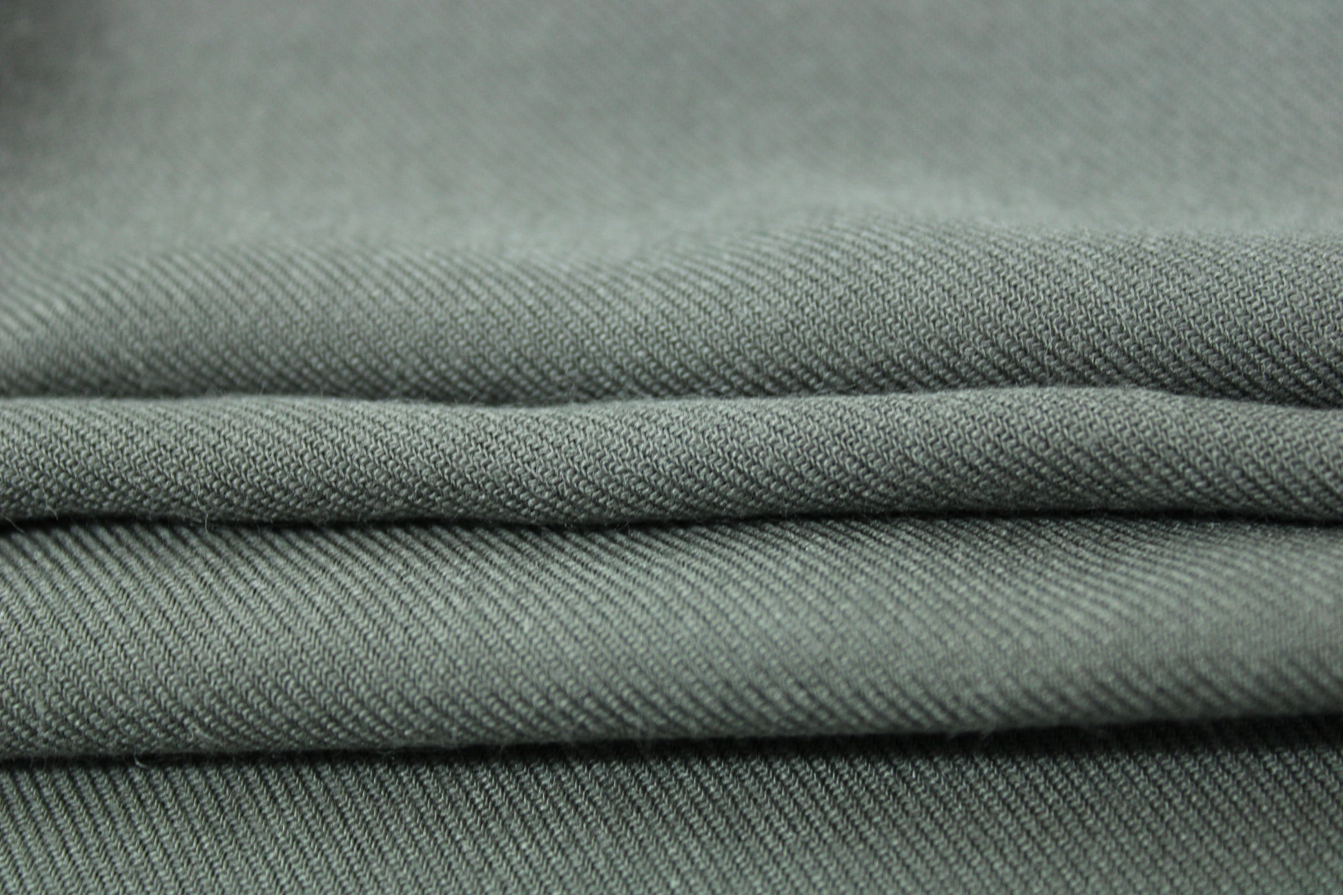 Tissu étamine de laine et viscose - gris souris - photo 2/3 | So Tissus