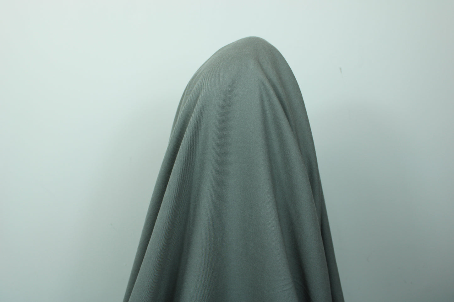 Tissu étamine de laine et viscose - gris souris - photo 3/3 | So Tissus