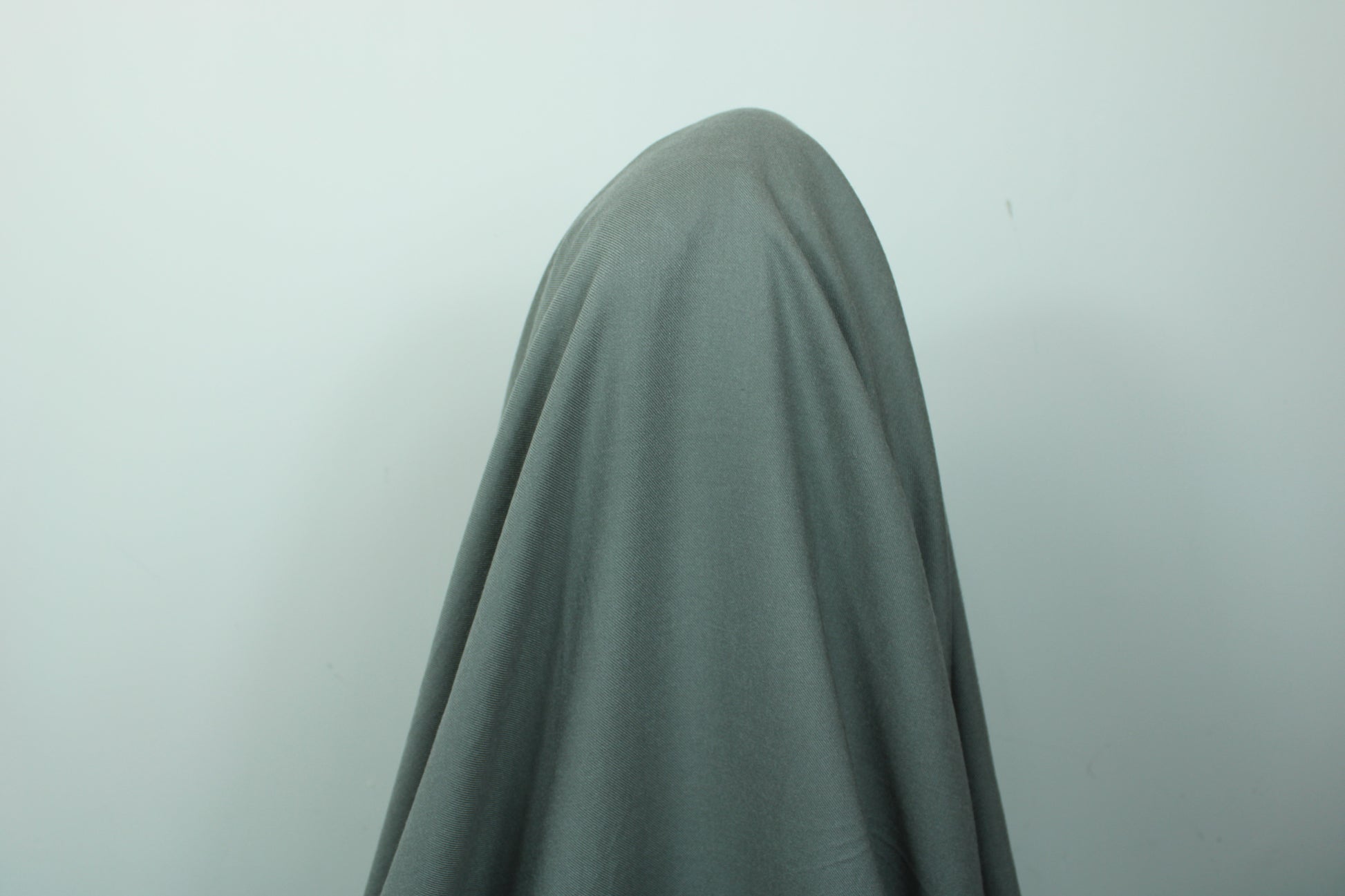 Tissu étamine de laine et viscose - gris souris - photo 3/3 | So Tissus