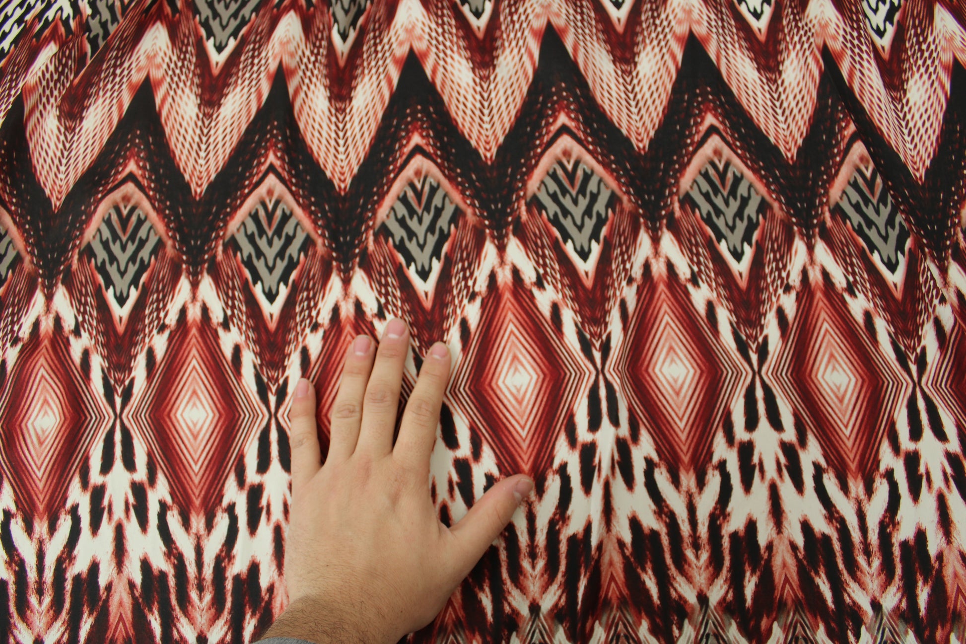 Tissu satin - imprimé tacheté - photo 4/5 | So Tissus