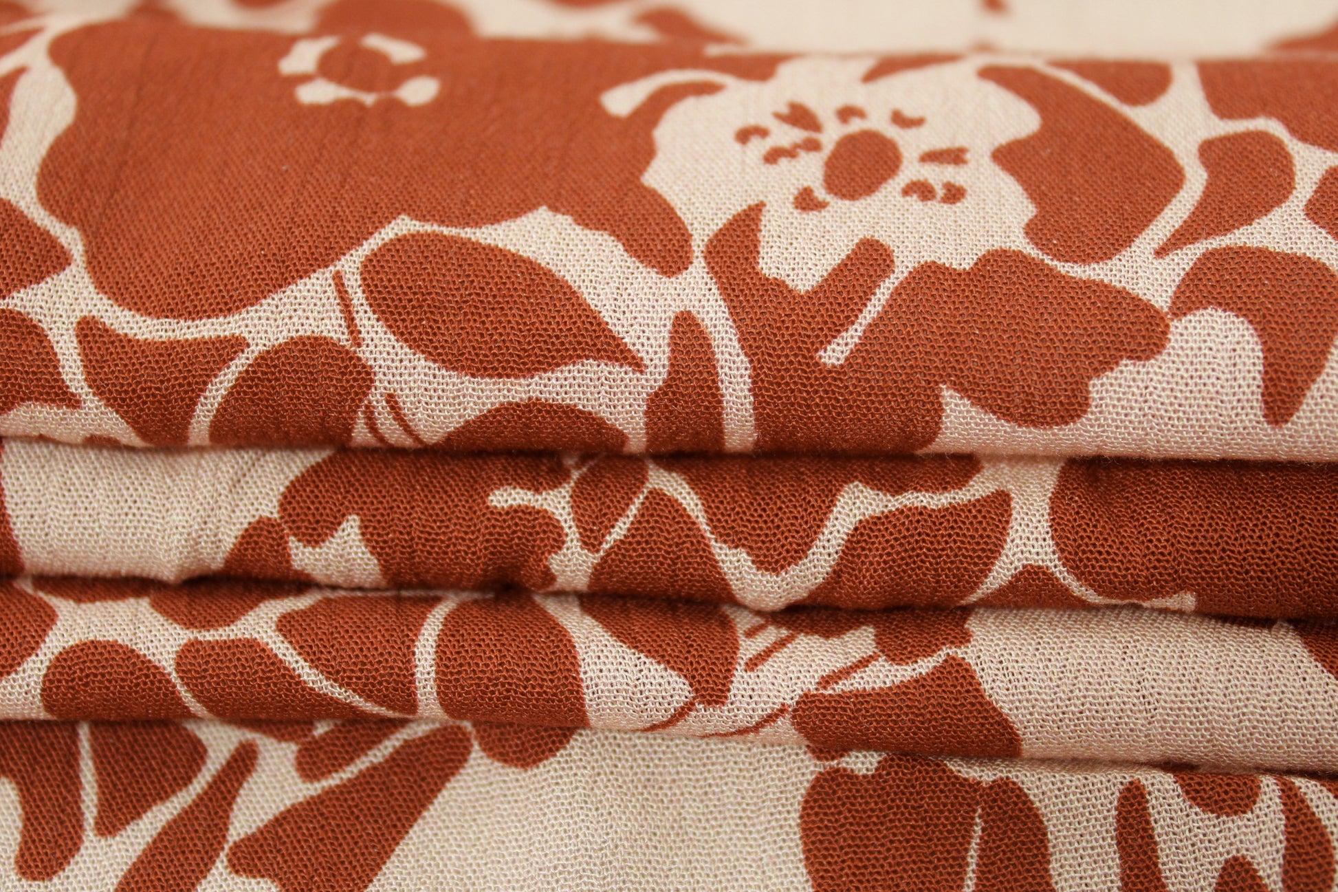 Tissu crêpon viscose - imprimé fleurs abstraites - ton terracotta - photo 2/5 | So Tissus